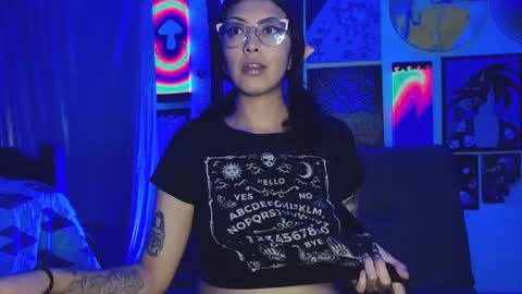 Snapshot of alice_phantom chatting on December 9, 4:45 am      online show from December 9, 4:45 am
