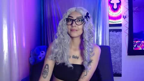Snapshot of alice_phantom chatting on September 14, 12:43 am      online show from September 14, 12:43 am
