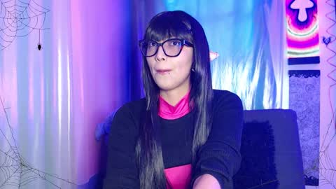 Snapshot of alice_phantom chatting on October 5, 5:33 pm      online show from October 5, 5:33 pm
