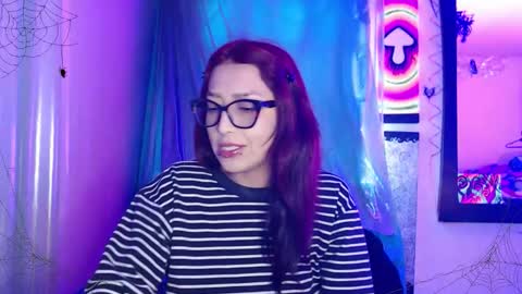 Snapshot of alice_phantom chatting on October 7, 2:58 pm      online show from October 7, 2:58 pm