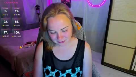 Snapshot of alice_sex_intellect chatting on September 25, 4:32 pm Alice online show from September 25, 4:32 pm