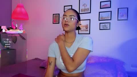 Snapshot of alice_simmons chatting on September 15, 12:05 pm alice_simmons online show from September 15, 12:05 pm
