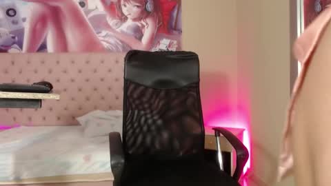 Snapshot of alice_sofia chatting on February 20, 2:35 pm Sofia online show from February 20, 2:35 pm
