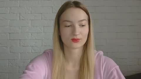 Snapshot of alice_sweet_01 chatting on October 3, 2:36 pm Alice online show from October 3, 2:36 pm