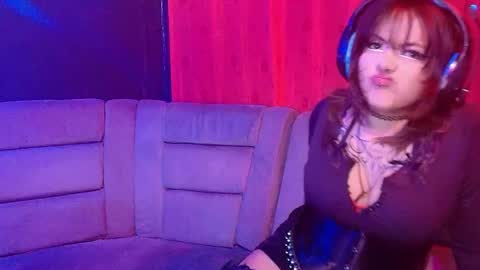 Snapshot of alice_von_rose chatting on May 6, 6:08 am alice_von_rose online show from May 6, 6:08 am