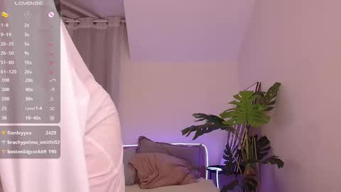 Snapshot of alice_walters chatting on March 1, 9:59 pm Alice online show from March 1, 9:59 pm