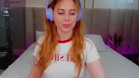 Snapshot of alice_wander chatting on September 11, 2:22 am Alice online show from September 11, 2:22 am