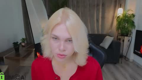 Snapshot of alice_whiteflower chatting on October 14, 8:04 am Alice online show from October 14, 8:04 am