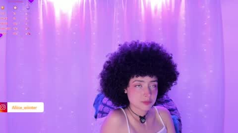 Snapshot of alice_wiinter chatting on December 5, 8:33 pm Alice online show from December 5, 8:33 pm