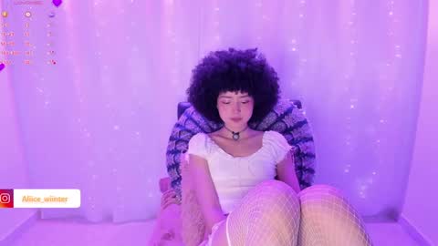 Snapshot of alice_wiinter chatting on December 11, 8:28 pm Alice online show from December 11, 8:28 pm