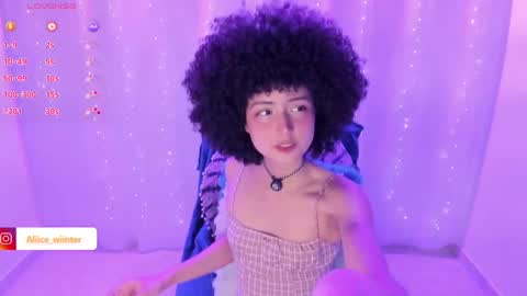 Snapshot of alice_wiinter chatting on January 12, 8:25 pm Alice online show from January 12, 8:25 pm