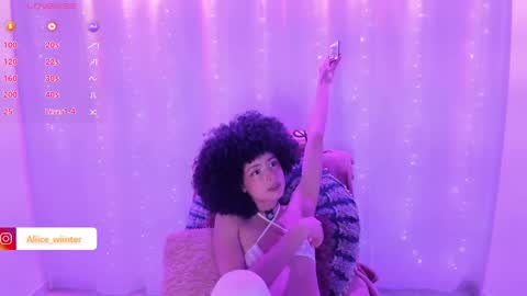 Snapshot of alice_wiinter chatting on February 25, 9:13 pm Alice online show from February 25, 9:13 pm