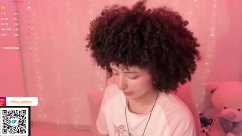 Snapshot of alice_wiinter chatting on September 18, 6:10 pm Alice online show from September 18, 6:10 pm