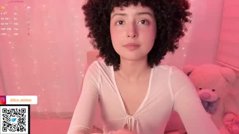 Snapshot of alice_wiinter chatting on September 19, 6:08 pm Alice online show from September 19, 6:08 pm