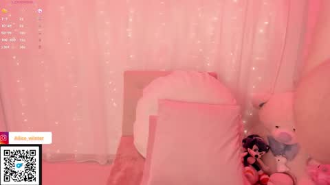 Snapshot of alice_wiinter chatting on September 25, 6:11 pm Alice online show from September 25, 6:11 pm