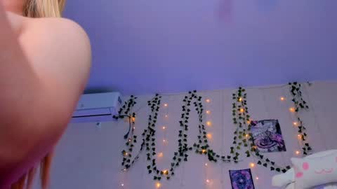 AliceCasey online show from December 1, 5:13 pm