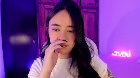 Snapshot of alicee_2 chatting on December 4, 6:06 pm Aliceee .. 97YP9VWGZHrefnav wishlist lists 1 online show from December 4, 6:06 pm