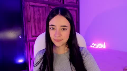 Snapshot of alicee_2 chatting on December 30, 6:05 pm Aliceee .. 97YP9VWGZHrefnav wishlist lists 1 online show from December 30, 6:05 pm