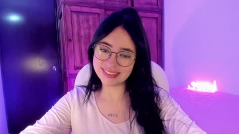 Snapshot of alicee_2 chatting on February 6, 10:26 am Aliceee .. 97YP9VWGZHrefnav wishlist lists 1 online show from February 6, 10:26 am