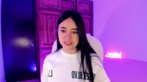 Snapshot of alicee_2 chatting on February 11, 12:16 pm Aliceee .. 97YP9VWGZHrefnav wishlist lists 1 online show from February 11, 12:16 pm