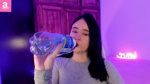 Snapshot of alicee_2 chatting on February 27, 5:15 pm Aliceee .. 97YP9VWGZHrefnav wishlist lists 1 online show from February 27, 5:15 pm