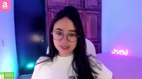 Snapshot of alicee_2 chatting on September 14, 2:05 pm Aliceee .. 97YP9VWGZHrefnav wishlist lists 1 online show from September 14, 2:05 pm