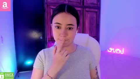 Snapshot of alicee_2 chatting on October 1, 6:03 pm Aliceee .. 97YP9VWGZHrefnav wishlist lists 1 online show from October 1, 6:03 pm