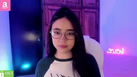 Snapshot of alicee_2 chatting on October 15, 12:05 pm Aliceee .. 97YP9VWGZHrefnav wishlist lists 1 online show from October 15, 12:05 pm