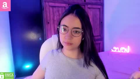 Snapshot of alicee_2 chatting on October 16, 9:54 am Aliceee .. 97YP9VWGZHrefnav wishlist lists 1 online show from October 16, 9:54 am