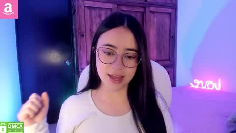 Snapshot of alicee_2 chatting on October 22, 10:37 am Aliceee .. 97YP9VWGZHrefnav wishlist lists 1 online show from October 22, 10:37 am