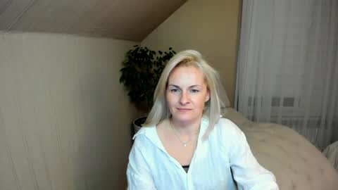 Snapshot of alicee__grace chatting on December 13, 7:53 pm Alicee online show from December 13, 7:53 pm