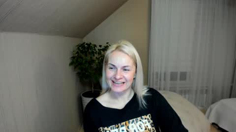 Snapshot of alicee__grace chatting on January 3, 9:05 pm Alicee online show from January 3, 9:05 pm