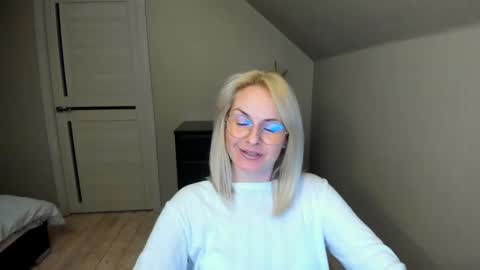Snapshot of alicee__grace chatting on February 23, 9:05 pm Alicee online show from February 23, 9:05 pm