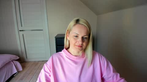 Snapshot of alicee__grace chatting on March 11, 9:24 am Alicee online show from March 11, 9:24 am