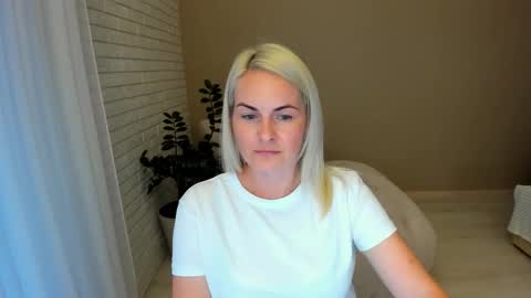 Snapshot of alicee__grace chatting on September 12, 2:50 pm Alicee online show from September 12, 2:50 pm