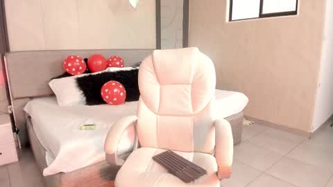 Snapshot of alicee_clark_ chatting on February 14, 1:41 pm alicee_clark_ online show from February 14, 1:41 pm