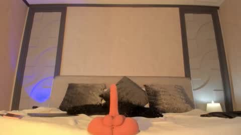 Snapshot of alicee_clark_ chatting on February 25, 3:05 am alicee_clark_ online show from February 25, 3:05 am