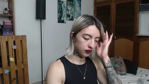 Snapshot of alicee_logan_ chatting on June 13, 2:09 am alicee_logan_ online show from June 13, 2:09 am