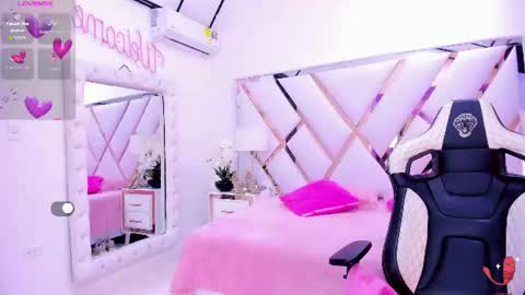 Snapshot of alicee_mature chatting on June 12, 12:26 pm alicee online show from June 12, 12:26 pm