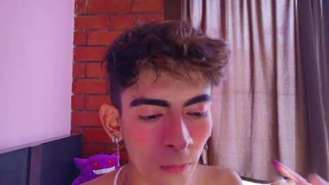 Snapshot of alicee_randyy chatting on June 1, 6:09 pm alicee_randyy online show from June 1, 6:09 pm