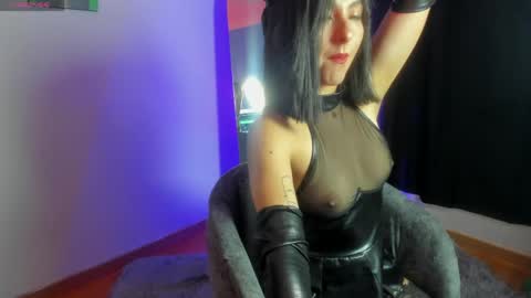 Snapshot of alicee_roos chatting on May 28, 7:55 pm Alice online show from May 28, 7:55 pm