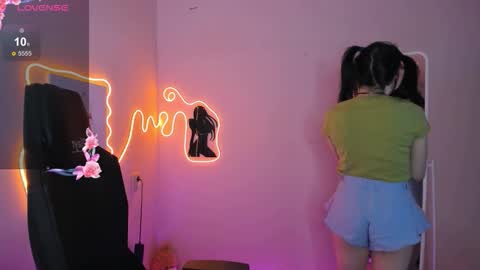 Snapshot of aliceeinwonderlanddd chatting on February 8, 2:37 am Alice online show from February 8, 2:37 am