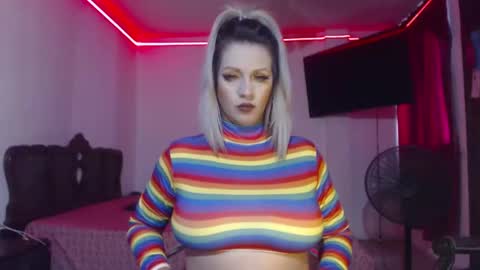 Snapshot of aliceesmiths chatting on December 14, 1:49 pm aliceesmiths online show from December 14, 1:49 pm