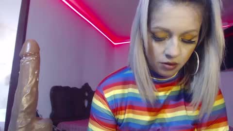 Snapshot of aliceesmiths chatting on December 14, 5:25 pm aliceesmiths online show from December 14, 5:25 pm