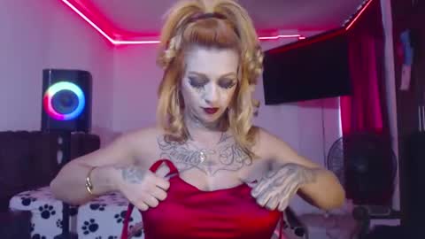 Snapshot of aliceesmiths chatting on January 24, 6:46 pm aliceesmiths online show from January 24, 6:46 pm