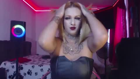 Snapshot of aliceesmiths chatting on January 31, 6:03 pm aliceesmiths online show from January 31, 6:03 pm