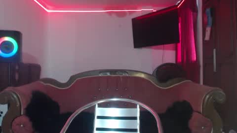 Snapshot of aliceesmiths chatting on February 14, 6:08 pm aliceesmiths online show from February 14, 6:08 pm