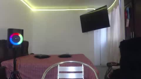 Snapshot of aliceesmiths chatting on October 25, 12:23 pm aliceesmiths online show from October 25, 12:23 pm