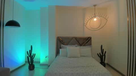 Alice online show from December 19, 8:05 pm