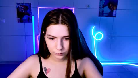 Snapshot of aliceinredsquare_ chatting on October 2, 5:14 am Alice online show from October 2, 5:14 am
